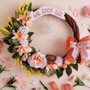 guirlanda serenita ninho e paz com laço laranja e gaiola